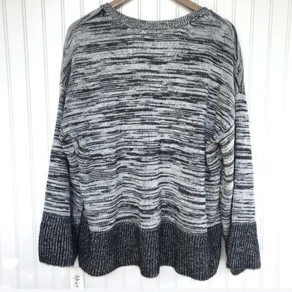 Gray & Black Sweater - Picture 6 of 7